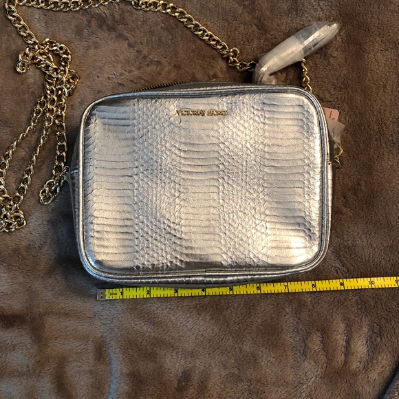 🤍 Victoria’s Secret Metallic Crossbody Bag NWT - Picture 6 of 8
